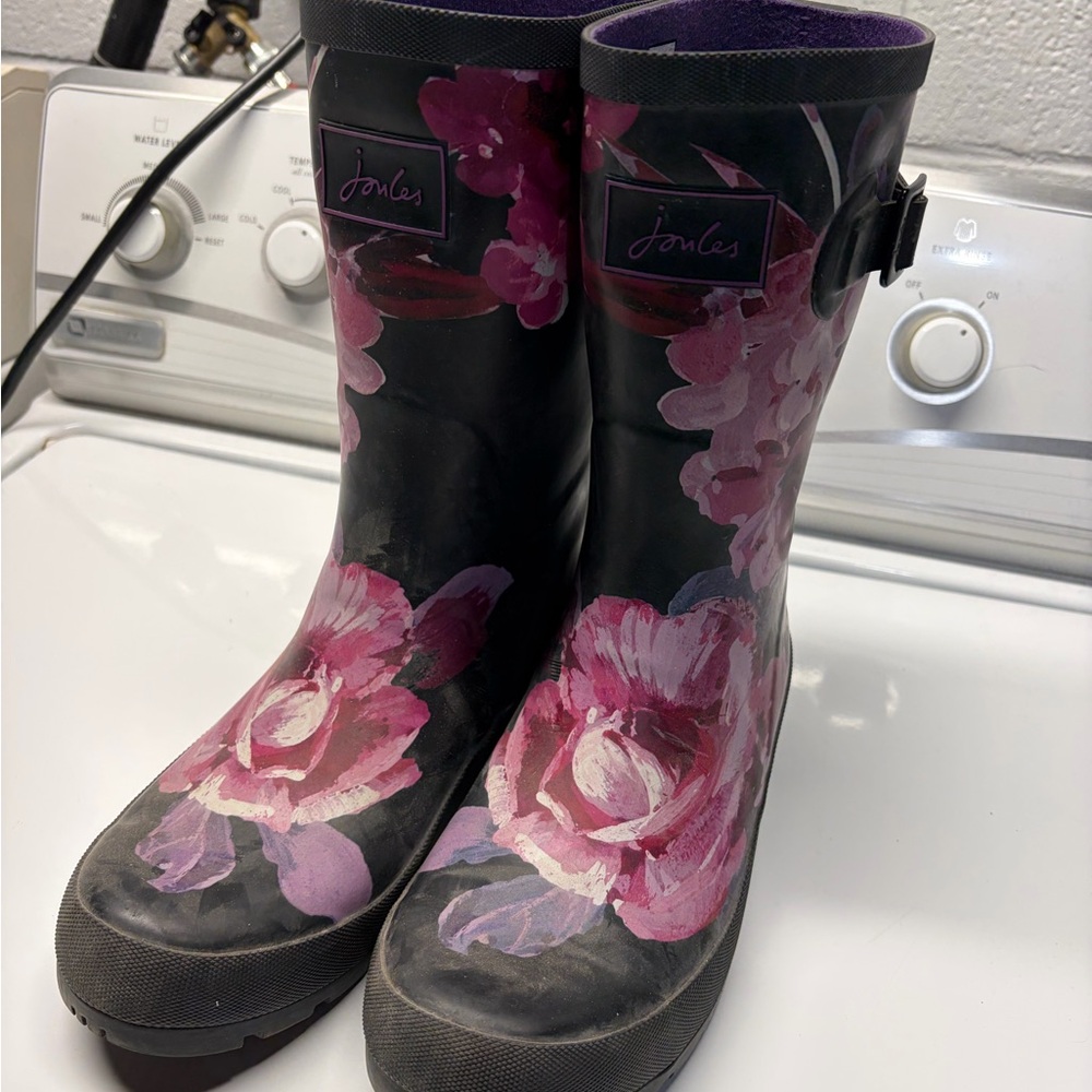 Joules Women's Black and Pink Floral Rain Boots